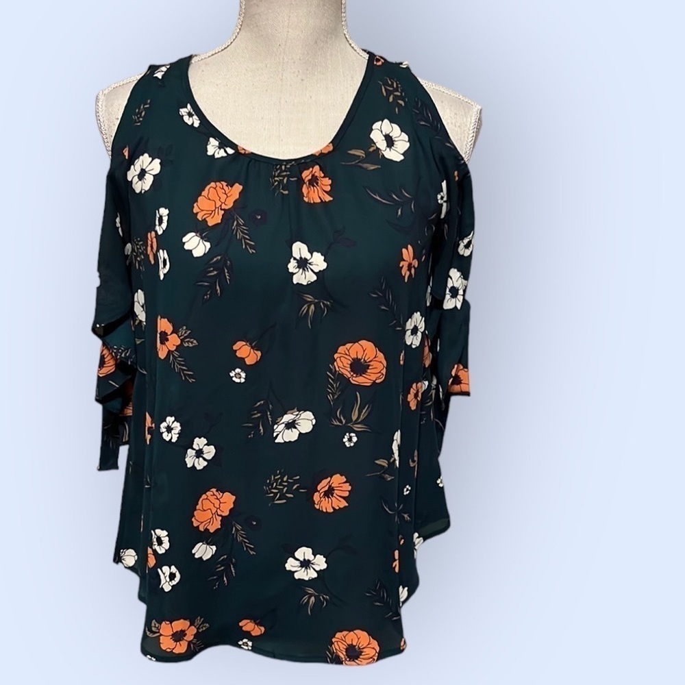 Sienna Sky blue blouse w/peach & white florals. Small